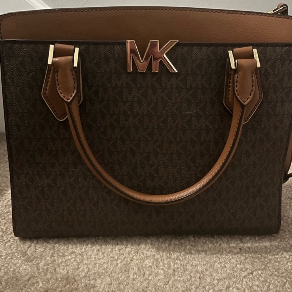 Michael Kors Mott Medium Messenger